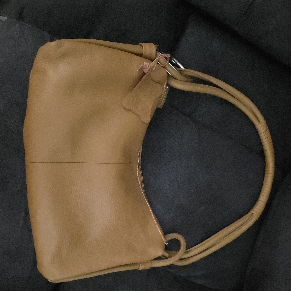 Chic Tan Leather Shoulder Bag